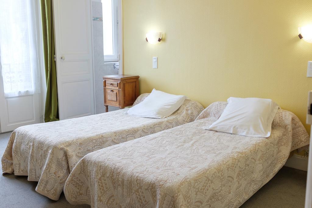 Castel Regina Otel Châtel-Guyon Oda fotoğraf