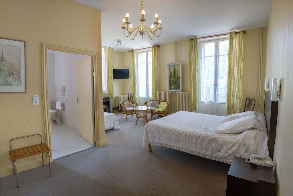 Castel Regina Otel Châtel-Guyon Oda fotoğraf